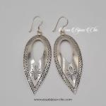 Boucles d’oreille en argent motif fleur à 4 pétales.