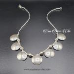 Collier mobile en argent, composé de sept disques contenant le motif d’une spirale.