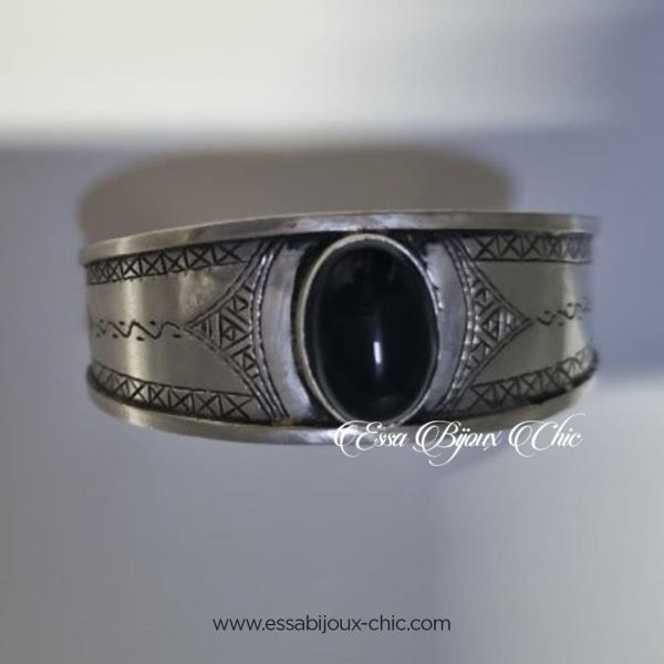 Bracelet ajustable en agent d’inspiration berbère avec une pierre Onyx