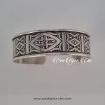 Bracelet ajustable en argent avec gravure d’un style maghrébin