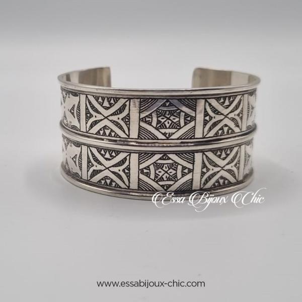 Bracelet large, en argent et ajustable avec gravure style maghrébin