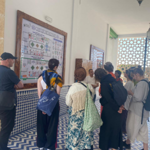 Visite des touristes au complexe intégré de l'artisanat Argana d'Essaouira