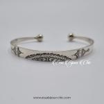 Bracelet Large Ajustable avec Gravure Maghrébine – Artisanat Unique d'Essaouira | Essa Bijoux Chic